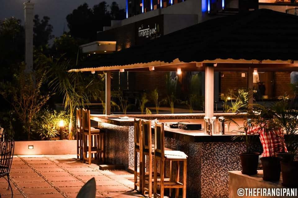The Firangipani Country Resort Rājpura Esterno foto